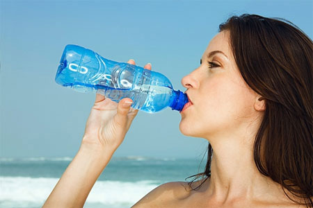 Những cách uống nước có hại cho sức khỏe - 08-cach-uong-nuoc-co-hai-cho-suc-khoe